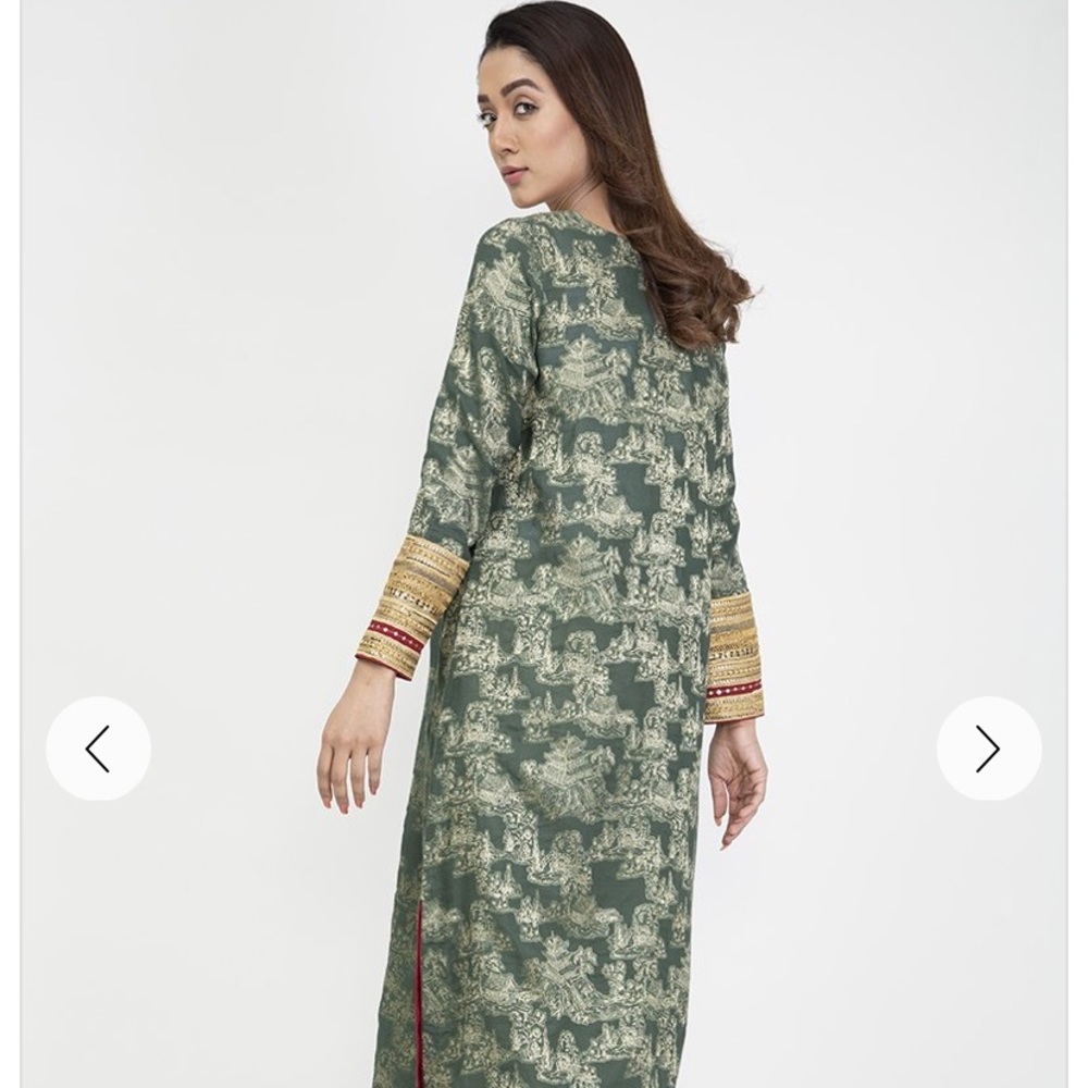 Long beautiful shirt with embroidery on neck๐ - Picture 3 of 4
